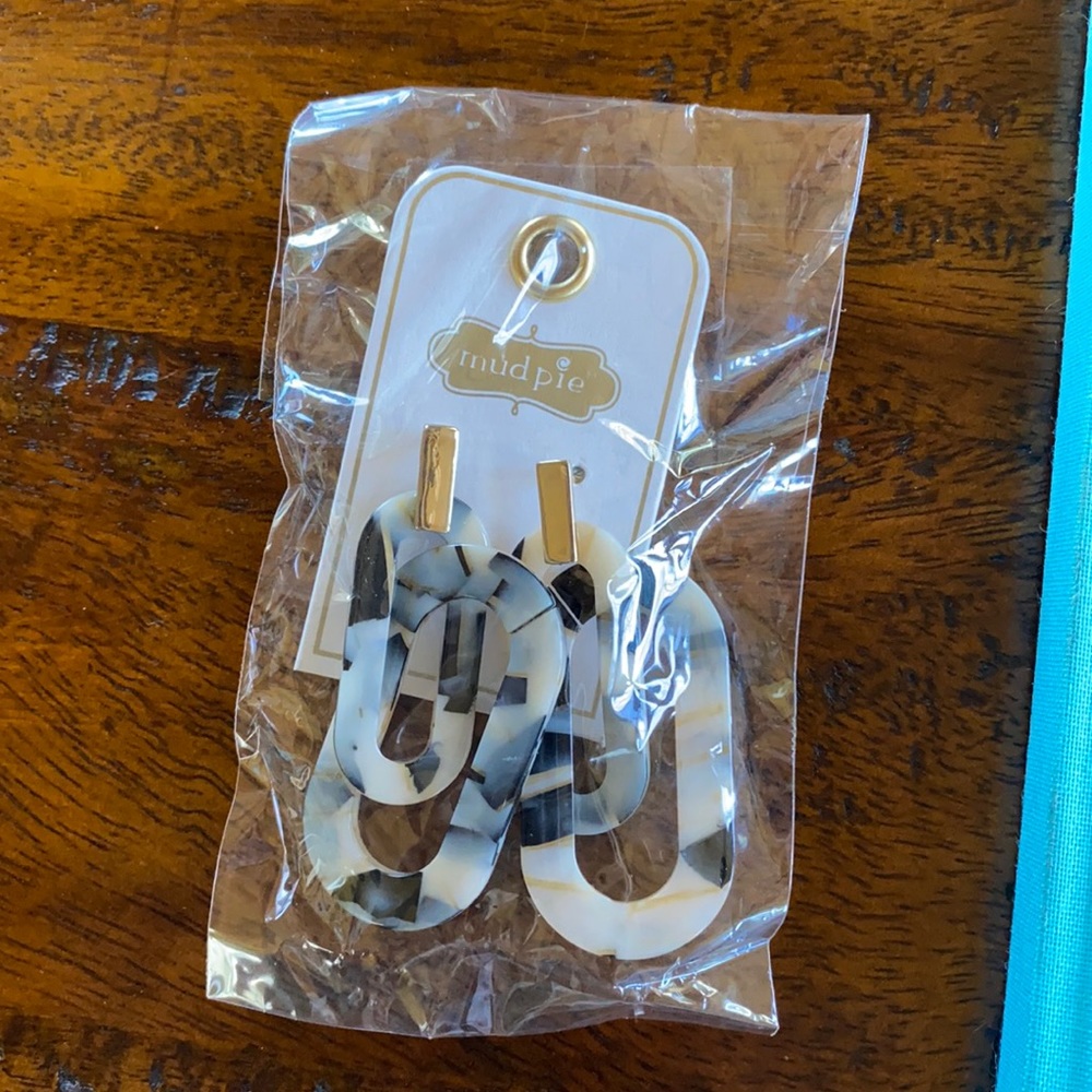 Mud Pie tortoise shell earrings